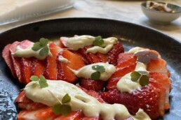 Kolsyrade jordgubbar med ädelost